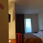 Cit'hotel De La Marne Hotell Tarbes