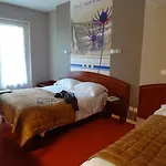 Cit'hotel De La Marne 塔布