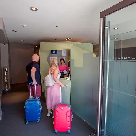 Cit'hotel De La Marne 2* טרבה