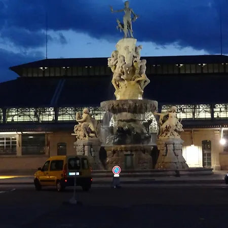 فندق Cit'hotel De La Marne تارْب