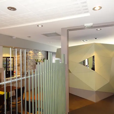 فندق Cit'hotel De La Marne 2*