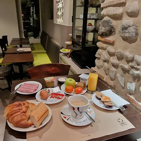 Cit'hotel De La Marne 2* Тарб