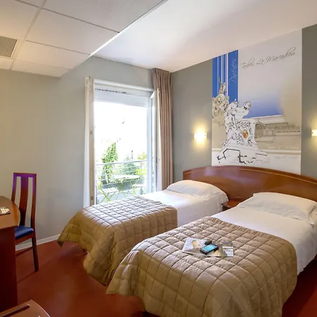 Cit'hotel De La Marne فندق تارْب