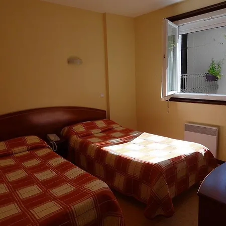 Cit'hotel De La Marne 2* טרבה