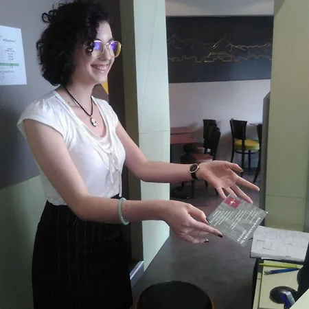 Cit'hotel De La Marne 2* טרבה